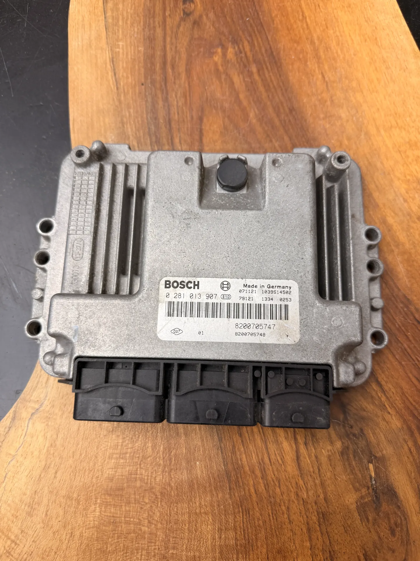 Calculateur Moteur | EDC16C36-3.2 | 0281013907 | 8200705747 | 8200705748